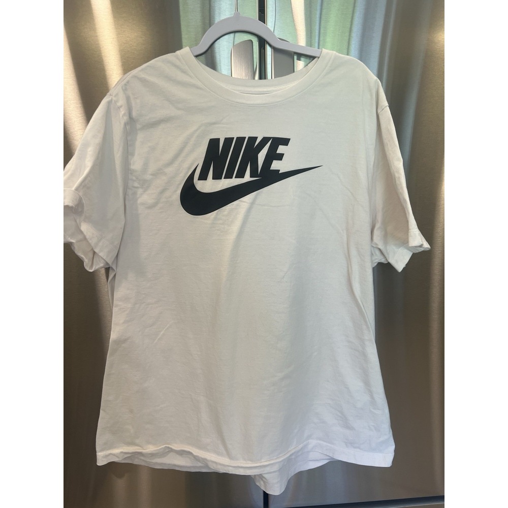 Nike T-Shirt Mens XXL White Big Logo Swoosh Graphic Short Sleeve Tee